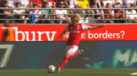 法甲赛报：伊藤纯弥梅开二度 兰斯2-0里昂 让对手七场不胜