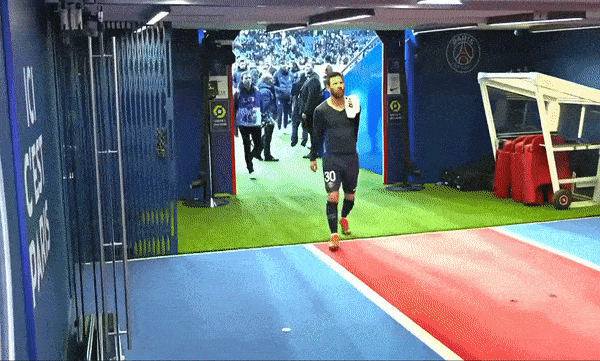 梅西在赛前遭到巴黎球迷的强烈嘘声 并在爆冷失利后拒绝退场