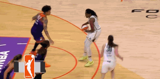 WNBA比赛报道:斯图尔特砍下28分 水星多点开花 99-93逆转自由球员