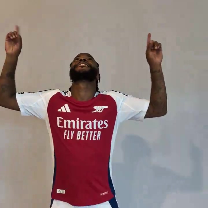 官方:斯特林将穿阿森纳30号球衣